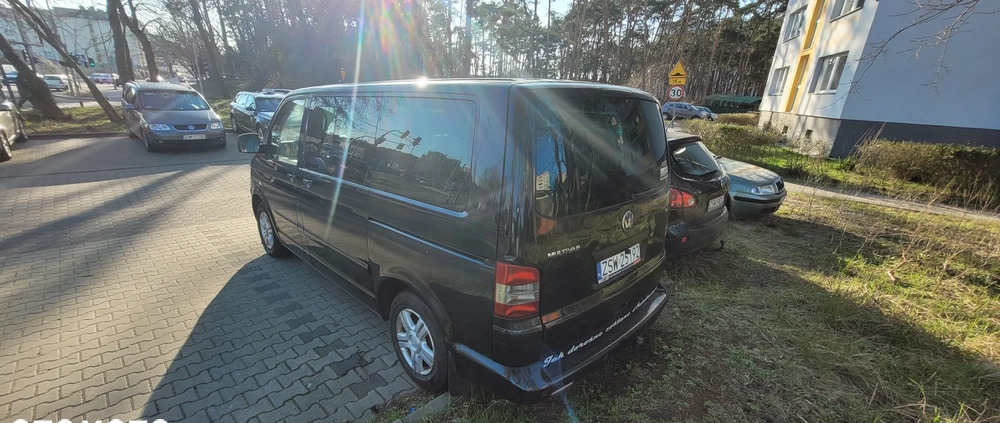 Volkswagen Multivan cena 38000 przebieg: 380000, rok produkcji 2005 z Świnoujście małe 37